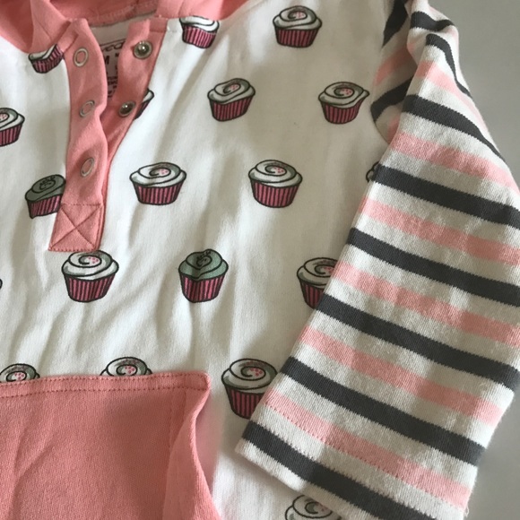 EUC L'oved Baby cupcake Hooded Romper 18-24 - Picture 4 of 8